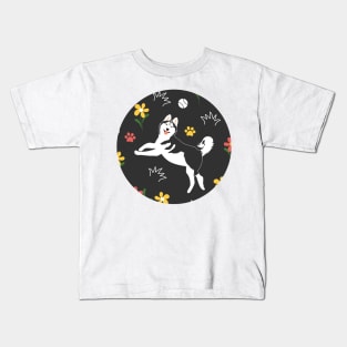 Siberian Husky Playing with Balls - Black Kids T-Shirt